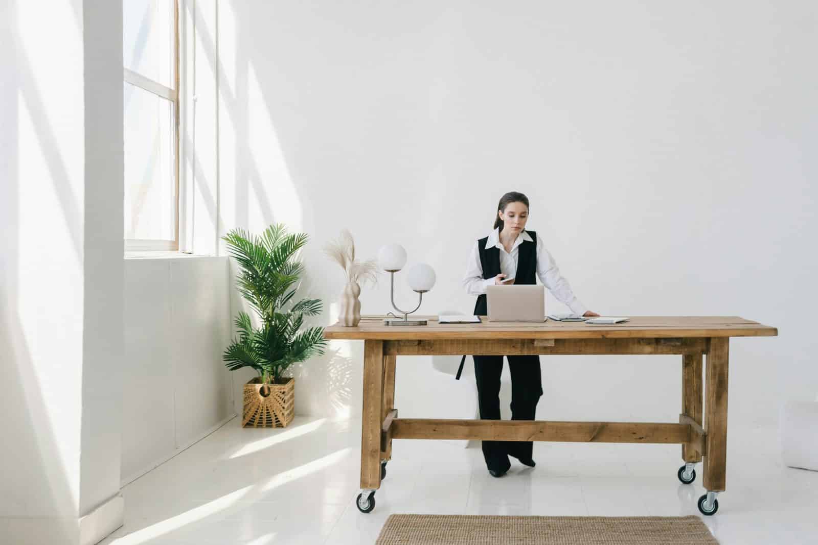 Standing desk